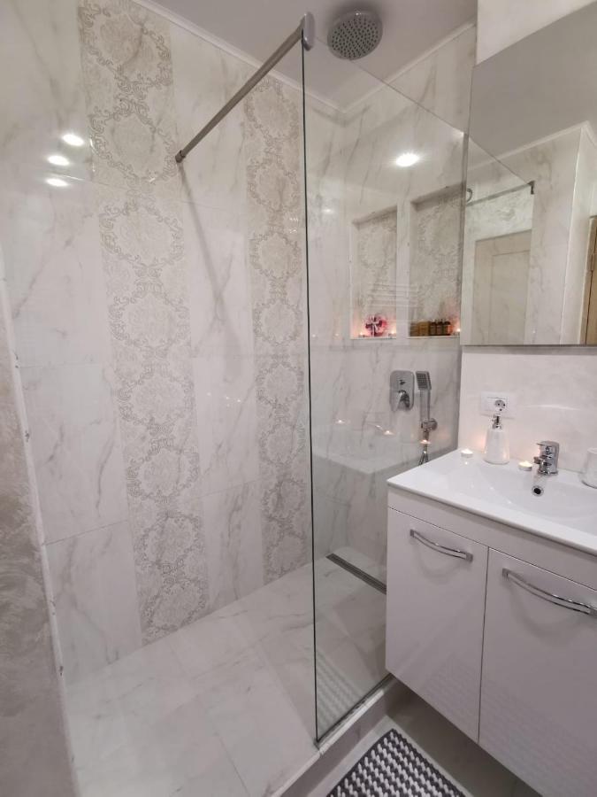 Apartament Apartament Gold Luxury Tîrgu Ocna Zewnętrze zdjęcie